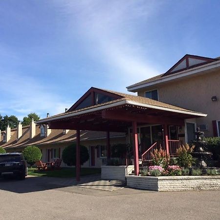Motel Des Pentes Et Suites Saint-Sauveur-des-Monts Exteriör bild