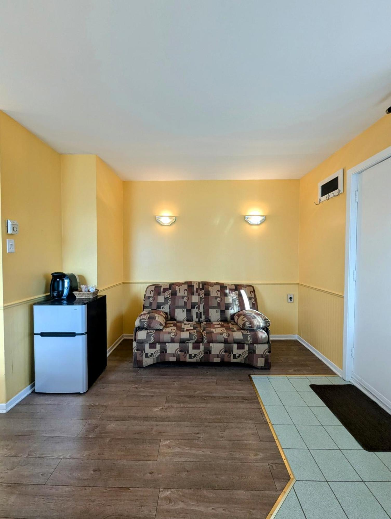 Motel Des Pentes Et Suites Saint-Sauveur-des-Monts Exteriör bild