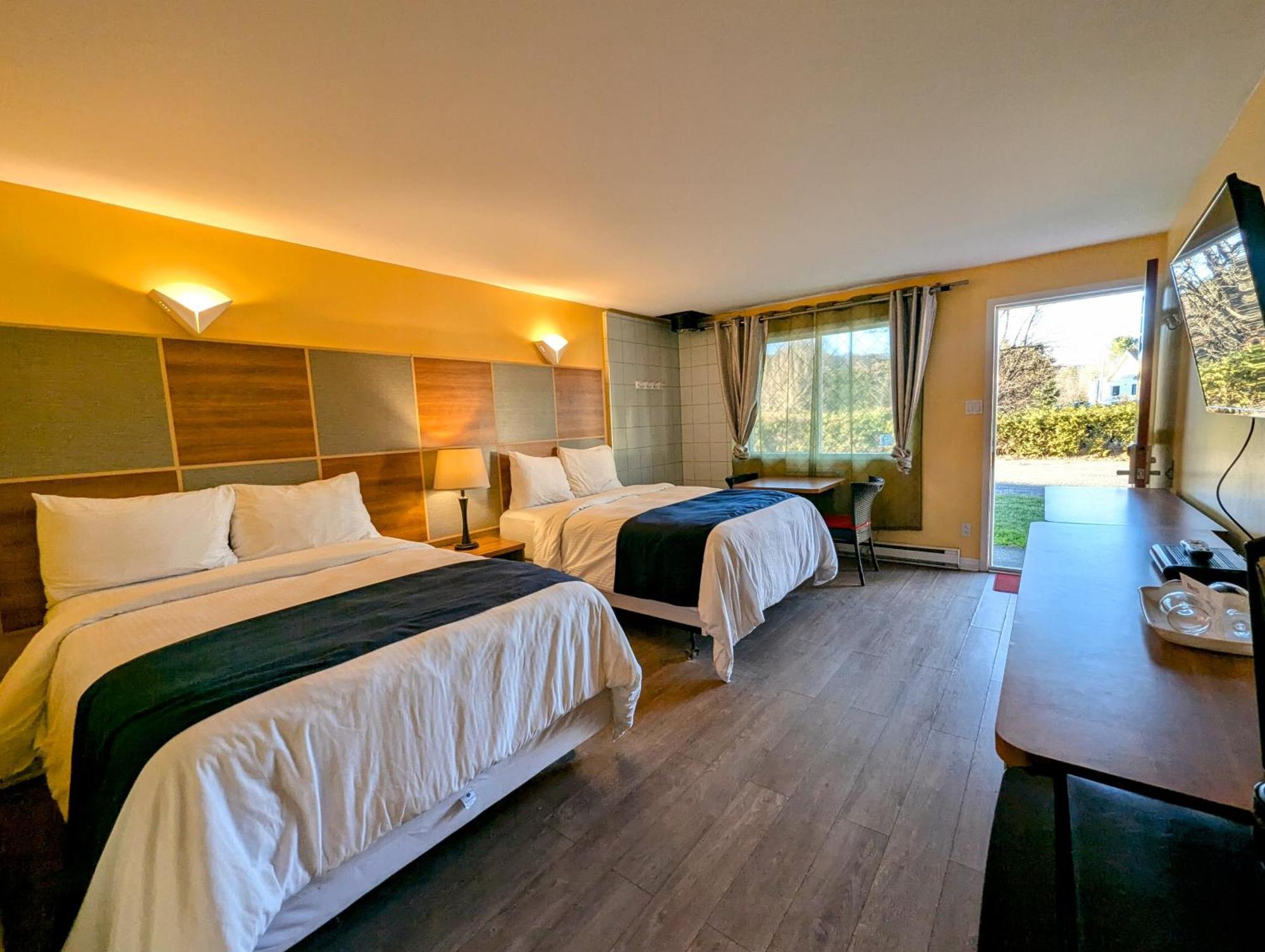 Motel Des Pentes Et Suites Saint-Sauveur-des-Monts Exteriör bild