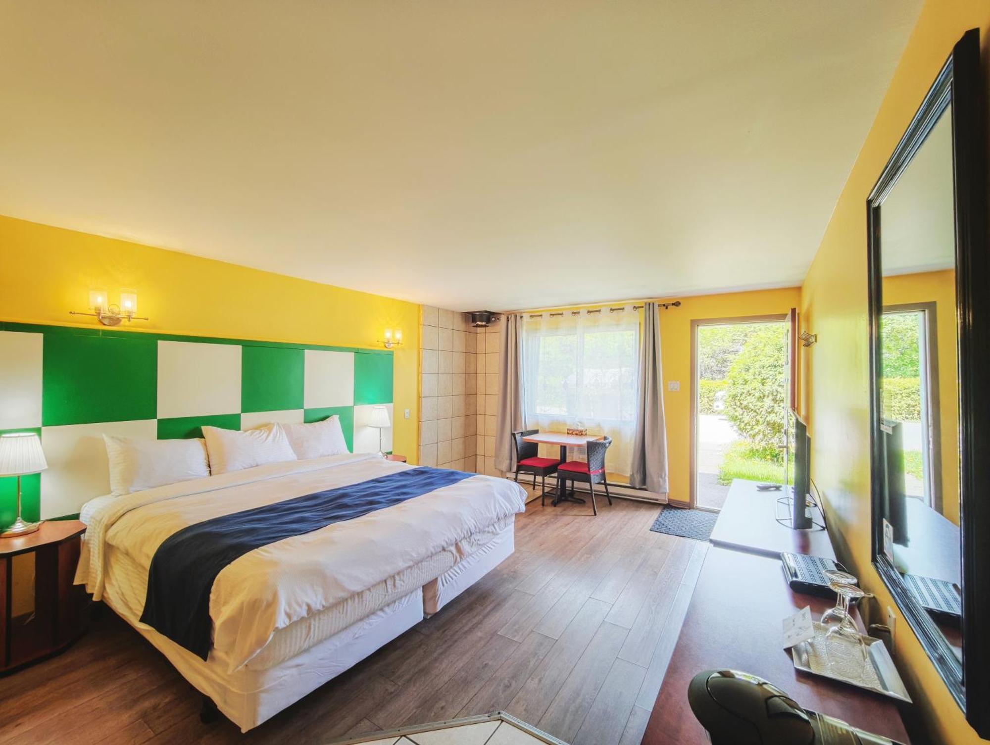 Motel Des Pentes Et Suites Saint-Sauveur-des-Monts Exteriör bild